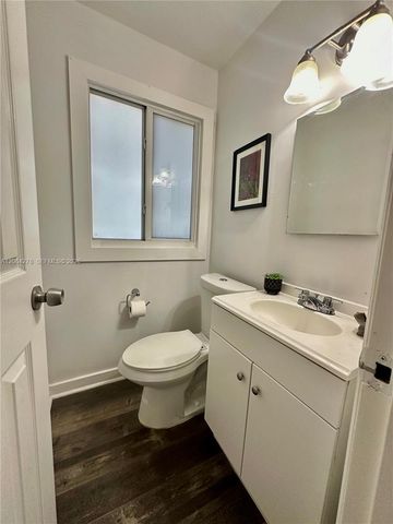 3611 Oak Avenue, Miami, FL 33133