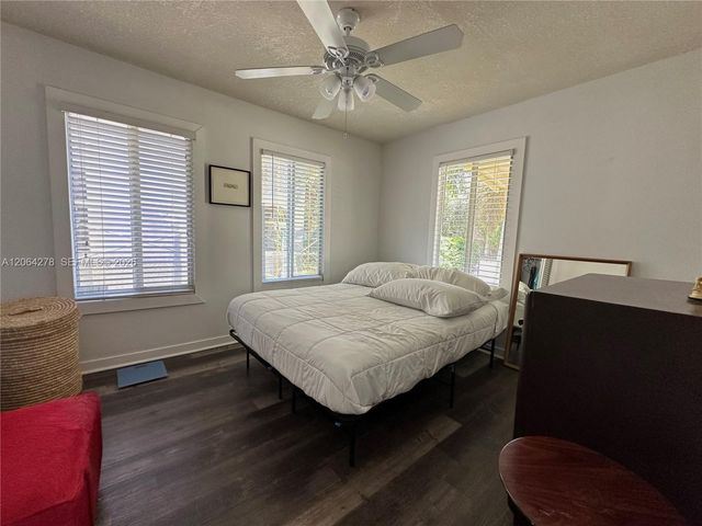 3611 Oak Avenue, Miami, FL 33133