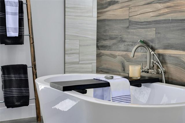 8611 Buffalo TRL, Lago Vista, TX 78645