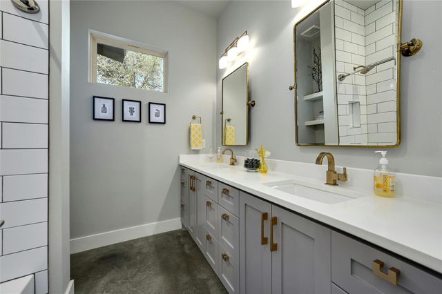 8611 Buffalo TRL, Lago Vista, TX 78645