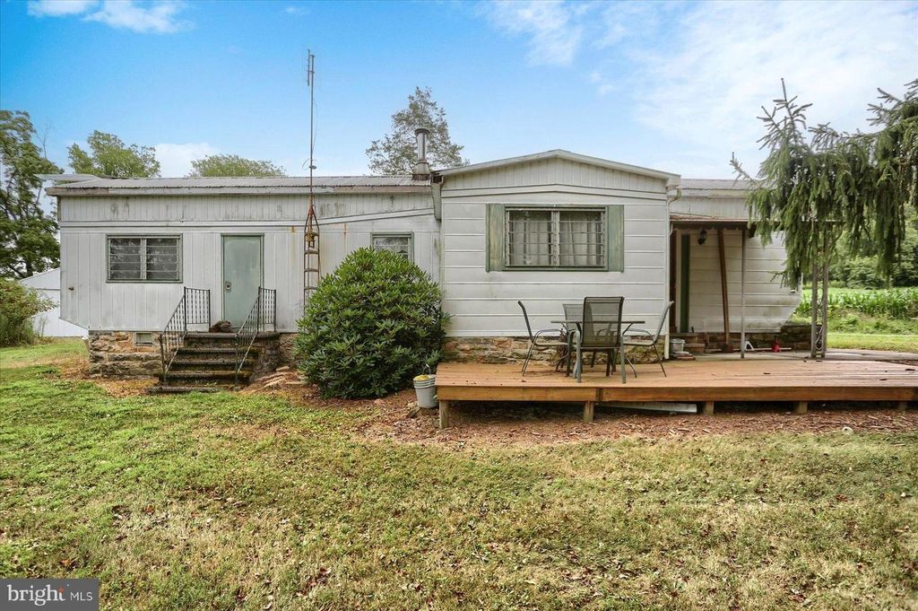 207 MILL RACE RD, Millerstown, PA 17062