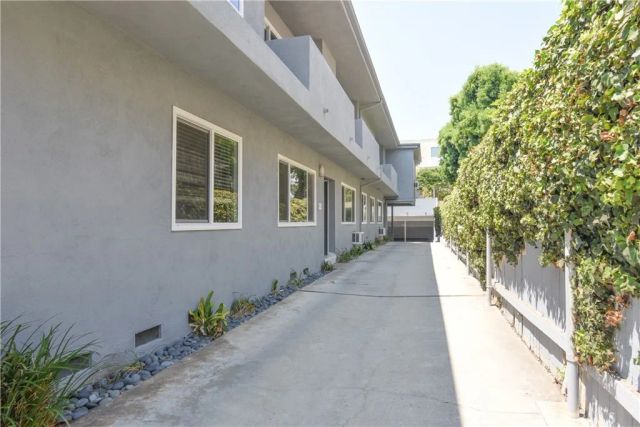 11921 Goshen Avenue 1, Los Angeles, CA 90049