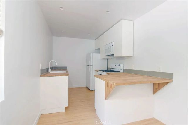 11921 Goshen Avenue 1, Los Angeles, CA 90049