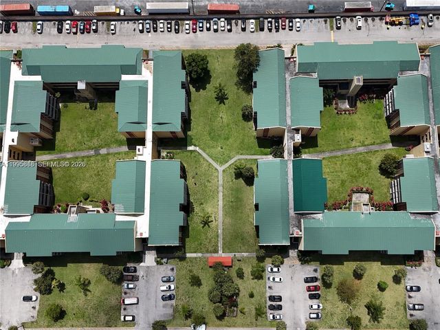 3700 NW 21st St 401, Lauderdale Lakes, FL 33311