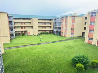 3700 NW 21st St 401, Lauderdale Lakes, FL 33311