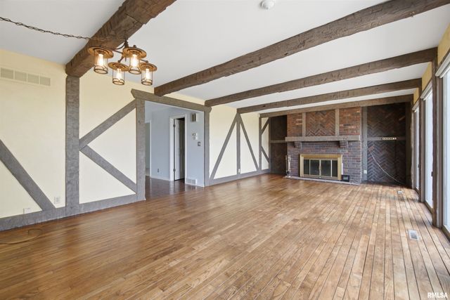 6922 N SKYLINE Drive, Peoria, IL 61614