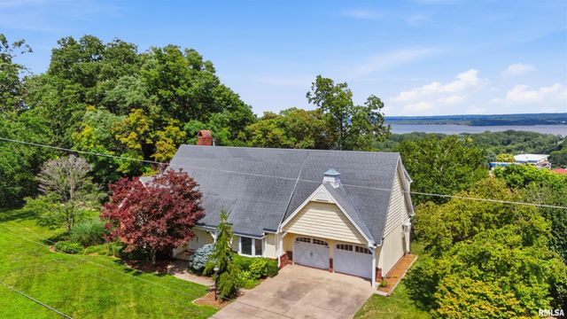 6922 N SKYLINE Drive, Peoria, IL 61614