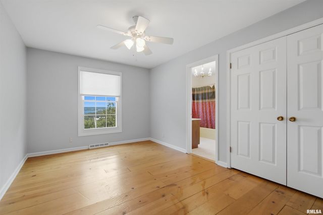 6922 N SKYLINE Drive, Peoria, IL 61614