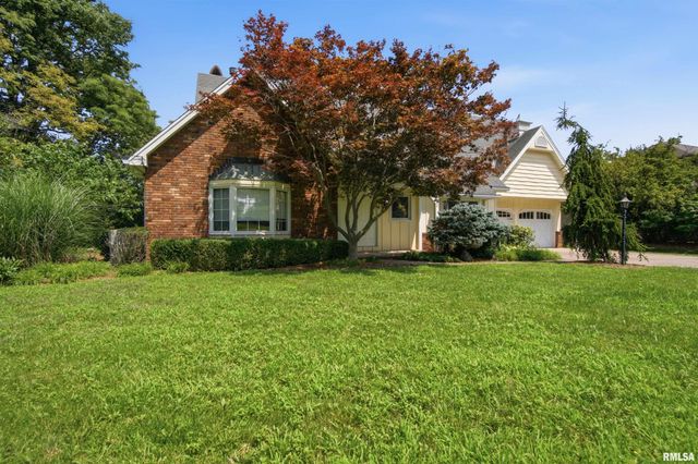 6922 N SKYLINE Drive, Peoria, IL 61614
