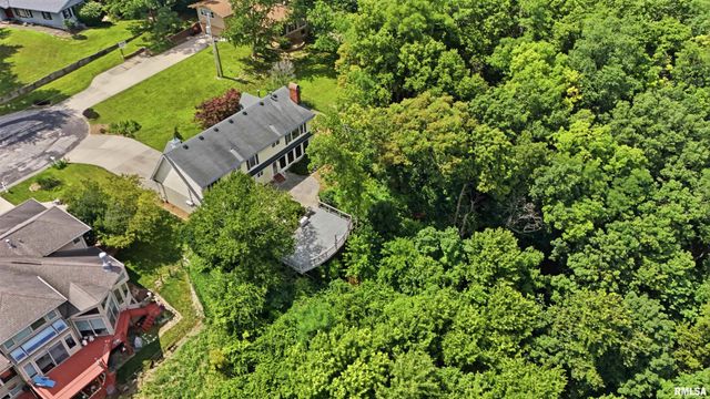 6922 N SKYLINE Drive, Peoria, IL 61614