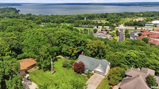6922 N SKYLINE Drive, Peoria, IL 61614