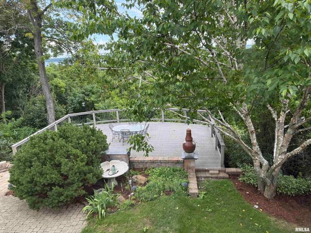 6922 N SKYLINE Drive, Peoria, IL 61614