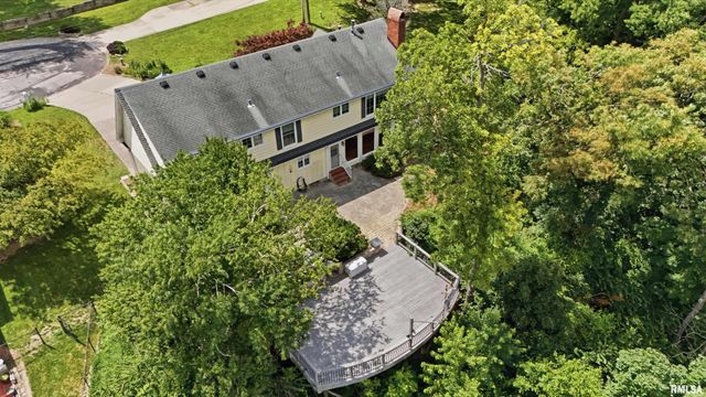 6922 N SKYLINE Drive, Peoria, IL 61614