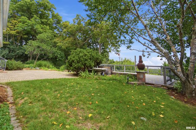 6922 N SKYLINE Drive, Peoria, IL 61614