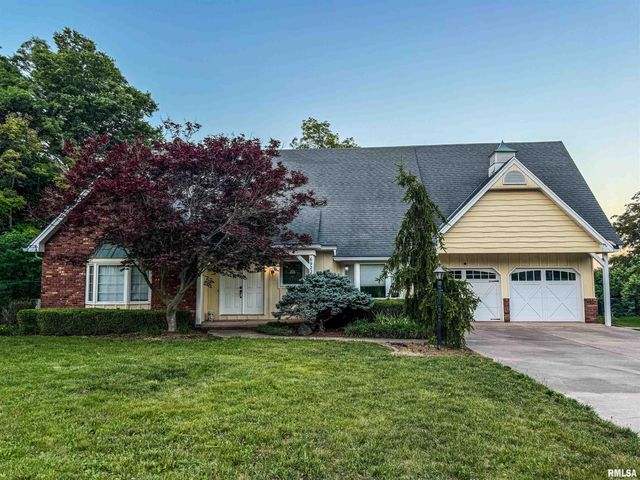 6922 N SKYLINE Drive, Peoria, IL 61614