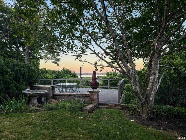 6922 N SKYLINE Drive, Peoria, IL 61614