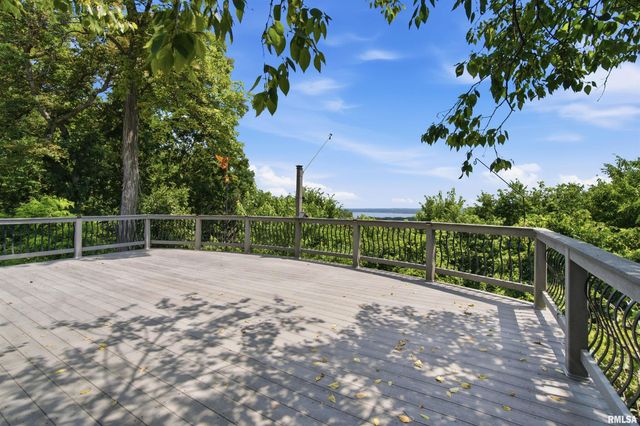 6922 N SKYLINE Drive, Peoria, IL 61614