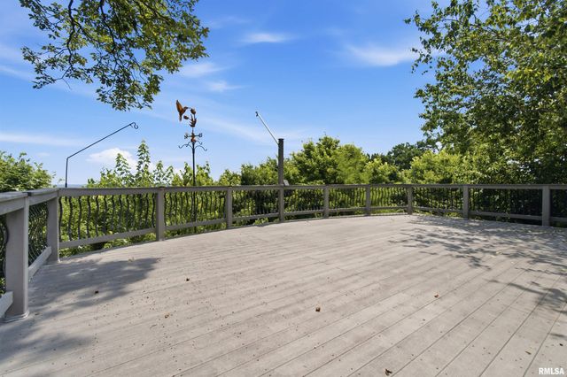 6922 N SKYLINE Drive, Peoria, IL 61614