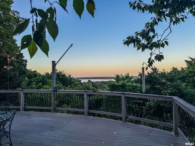 6922 N SKYLINE Drive, Peoria, IL 61614