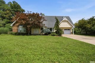 6922 N SKYLINE Drive, Peoria, IL 61614