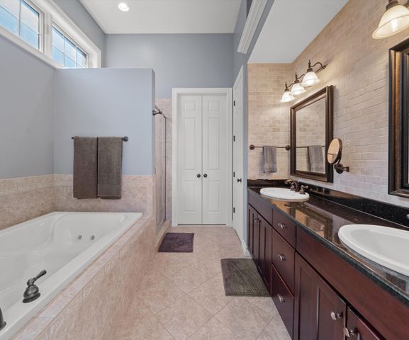 8178 Hunters Ridge Drive, Berlin Twp, MI 48166