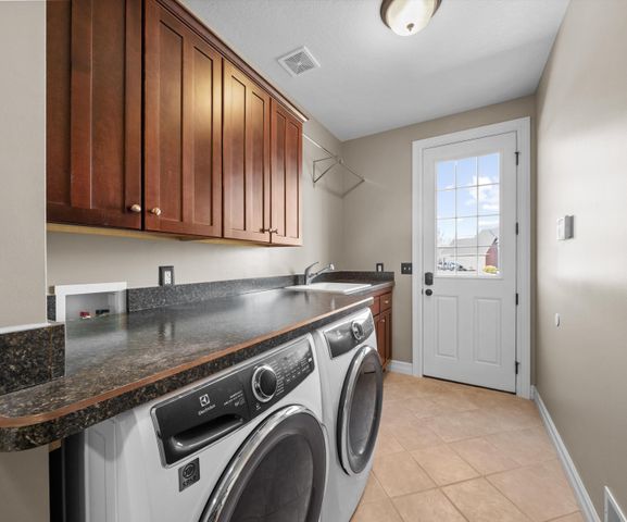 8178 Hunters Ridge Drive, Berlin Twp, MI 48166