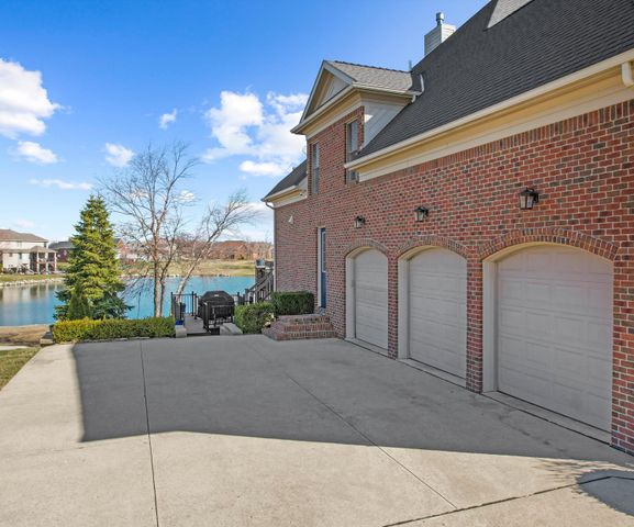 8178 Hunters Ridge Drive, Berlin Twp, MI 48166