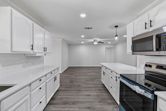 1514 Bogarte Drive, Grand Prairie, TX 75051