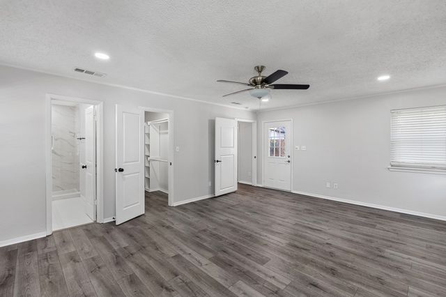 1514 Bogarte Drive, Grand Prairie, TX 75051