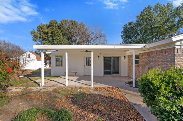 1514 Bogarte Drive, Grand Prairie, TX 75051