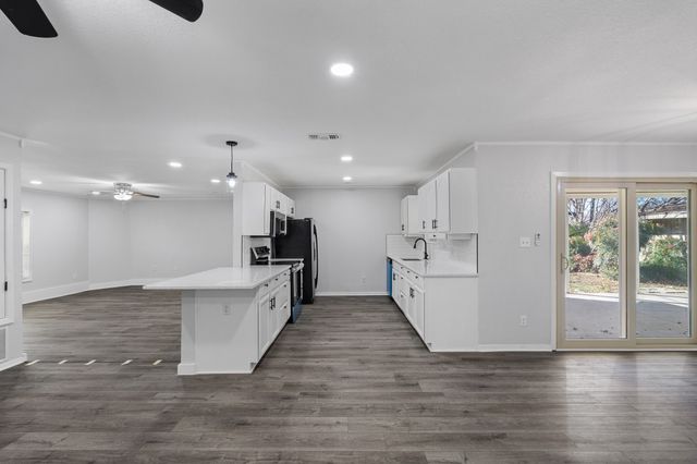 1514 Bogarte Drive, Grand Prairie, TX 75051