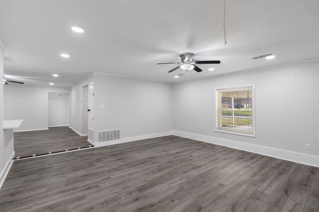 1514 Bogarte Drive, Grand Prairie, TX 75051