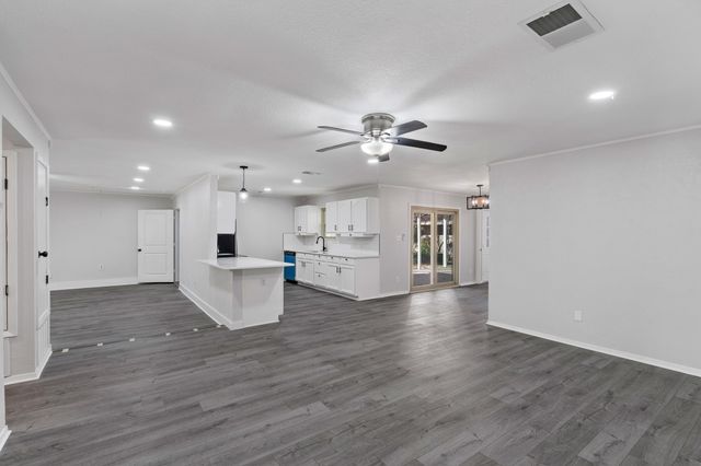 1514 Bogarte Drive, Grand Prairie, TX 75051