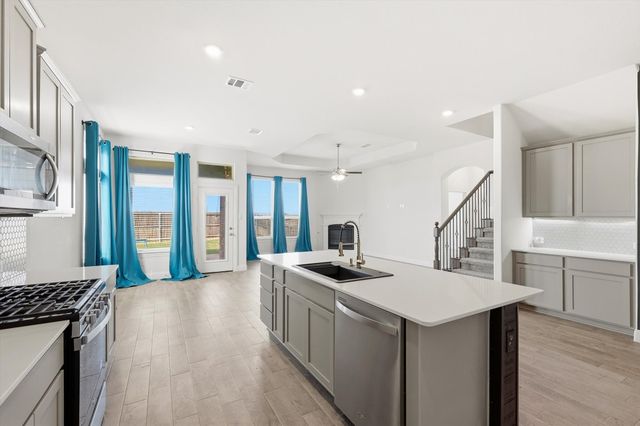 11249 Canyon Mine Drive, Aubrey, TX 76227