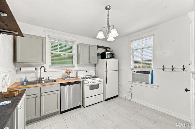 99 Sandau Avenue, Webster Groves, MO 63119