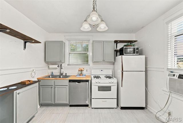 99 Sandau Avenue, Webster Groves, MO 63119
