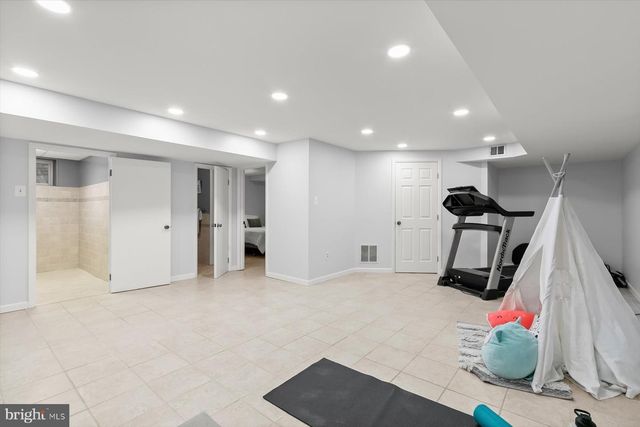 8016 LILLY STONE DR, Bethesda, MD 20817