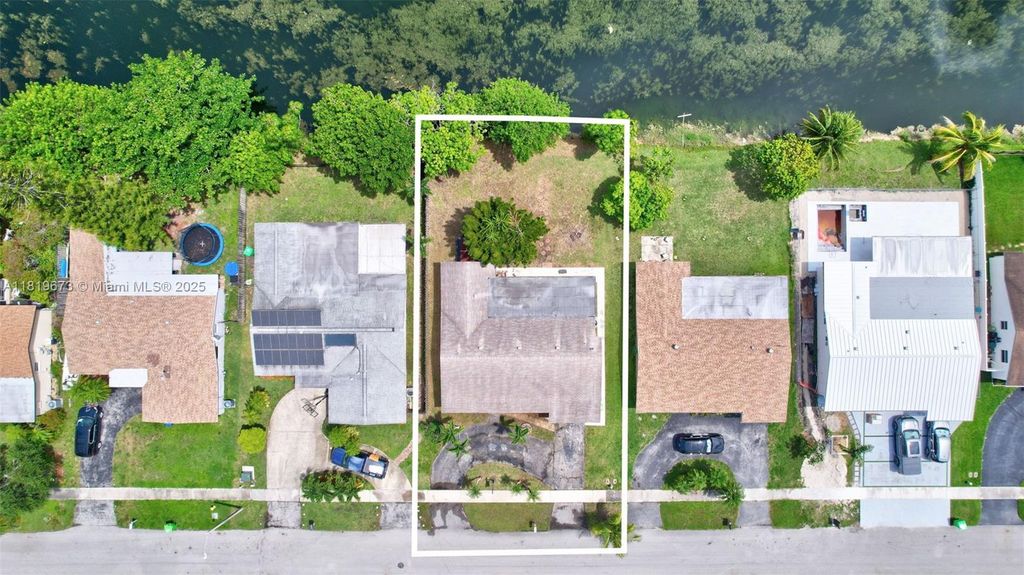 9579 NW 26th Pl, Sunrise, FL 33322