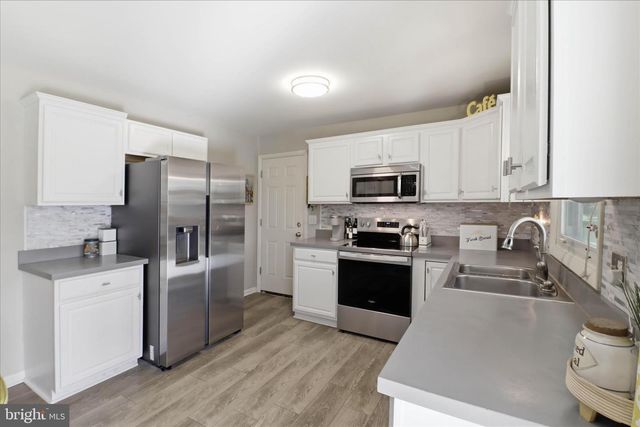 213 SKYLARK RD, Lititz, PA 17543