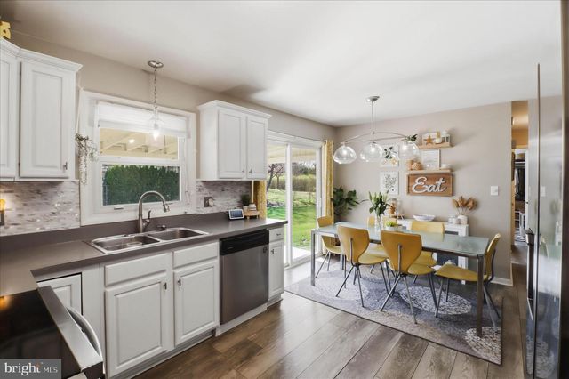 213 SKYLARK RD, Lititz, PA 17543