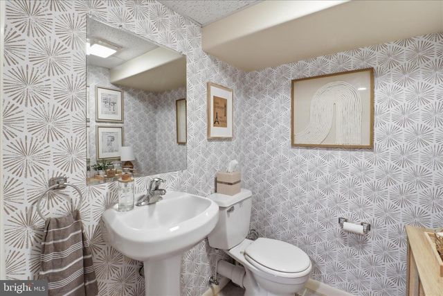 213 SKYLARK RD, Lititz, PA 17543