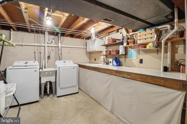 213 SKYLARK RD, Lititz, PA 17543