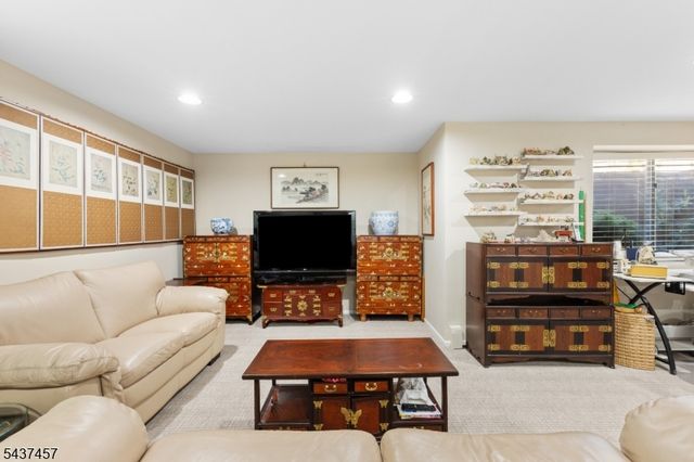19 Schindler Dr, Rockaway Twp., NJ 07866