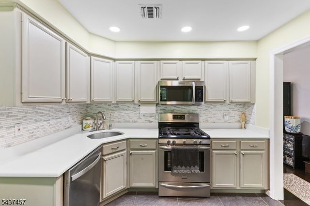 19 Schindler Dr, Rockaway Twp., NJ 07866