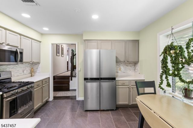 19 Schindler Dr, Rockaway Twp., NJ 07866