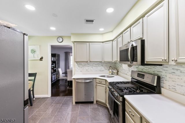 19 Schindler Dr, Rockaway Twp., NJ 07866