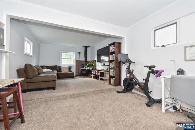 20 Charles Terrace, Waldwick, NJ 07463