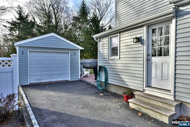 20 Charles Terrace, Waldwick, NJ 07463