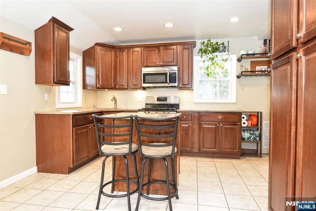 20 Charles Terrace, Waldwick, NJ 07463