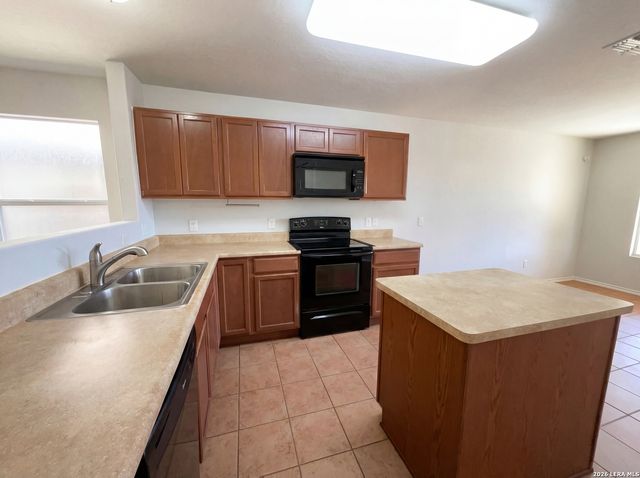 10906 Rosin Jaw, San Antonio, TX 78245